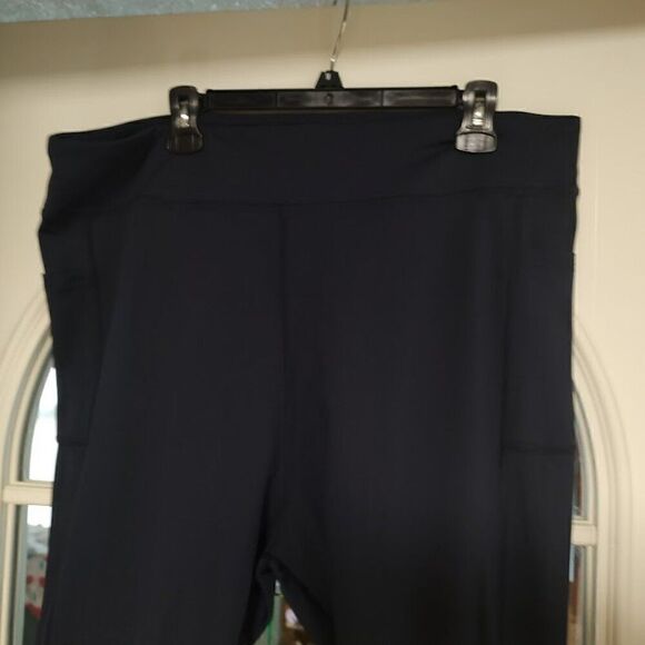 New Real Essentials Dark Navy Blue Cropped Leggings Pockets Women's 3X - Picture 2 of 2